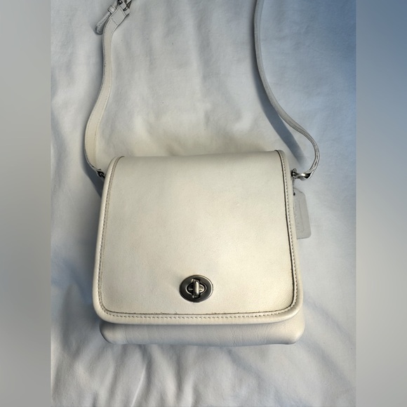 Vintage Coach Companion Flap Bag - # 9076 (Ivory) - Picture 3 of 13